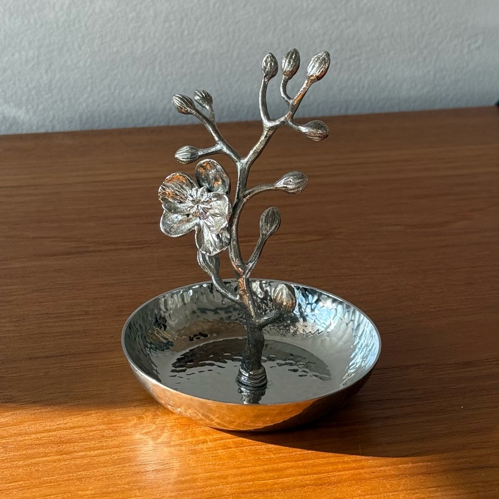 Michael Aram Black Orchid Ring Catcher